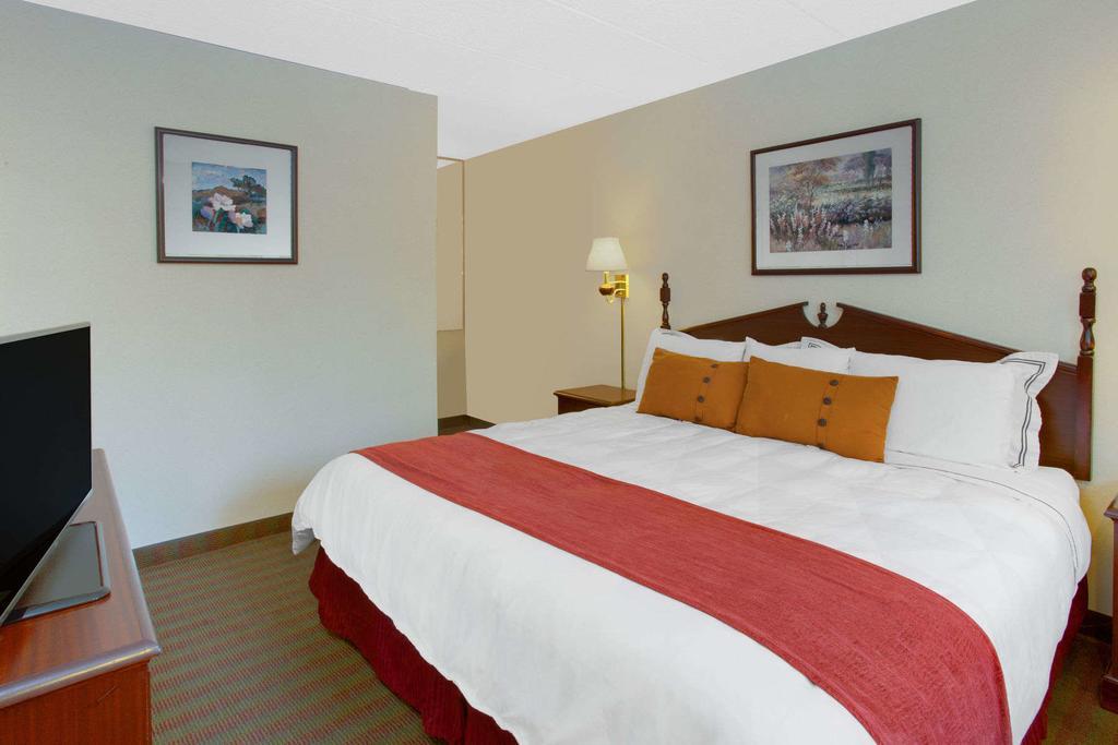 Days Inn By Wyndham Davenport Ia Екстер'єр фото