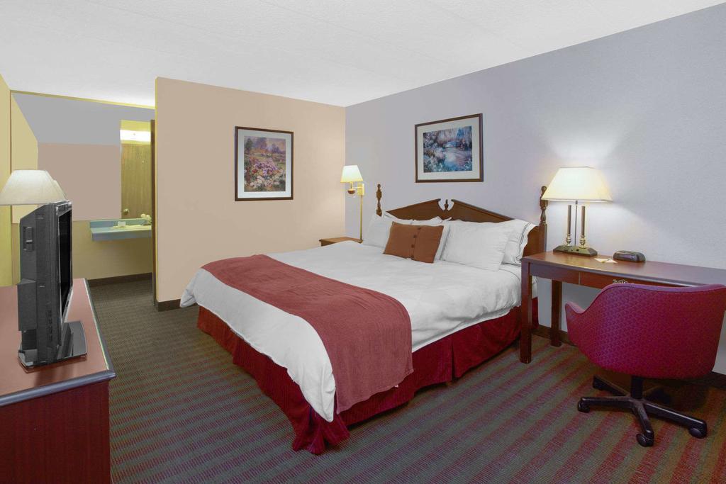 Days Inn By Wyndham Davenport Ia Екстер'єр фото