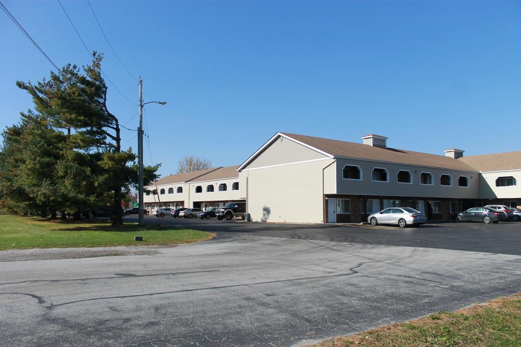 Days Inn By Wyndham Davenport Ia Екстер'єр фото
