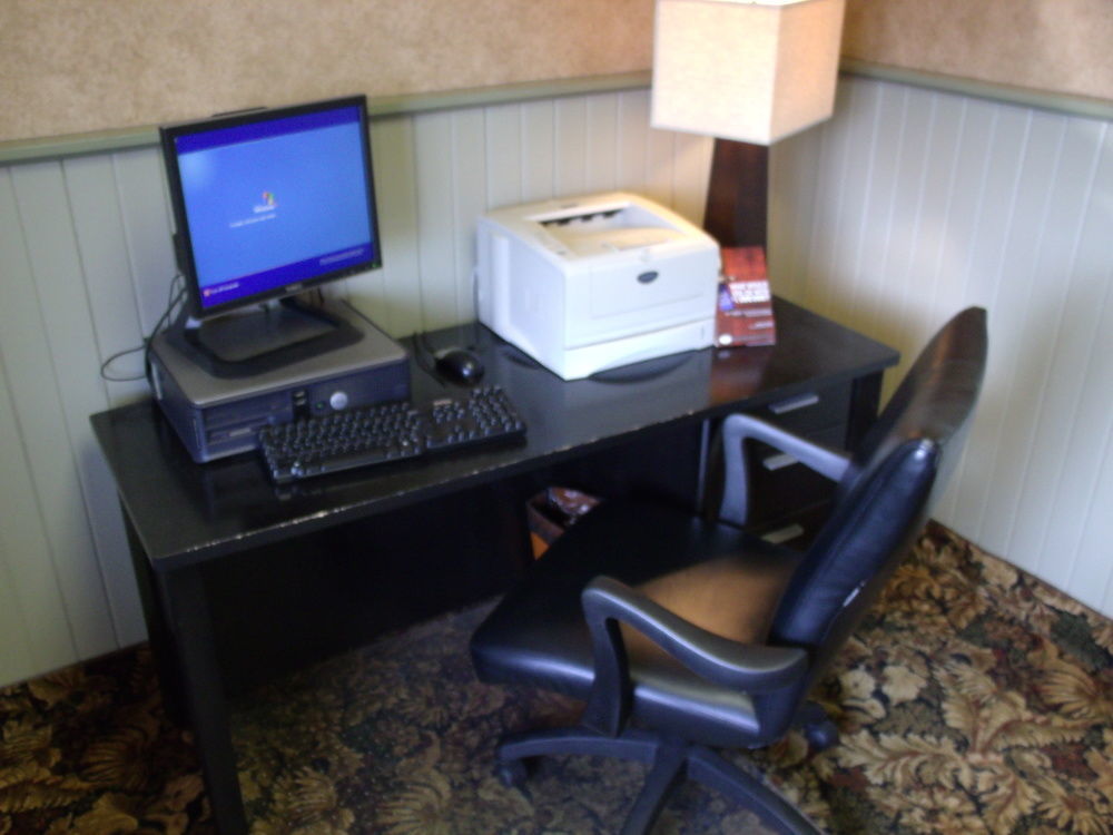 Days Inn By Wyndham Davenport Ia Екстер'єр фото