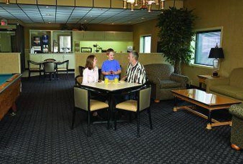 Days Inn By Wyndham Davenport Ia Екстер'єр фото