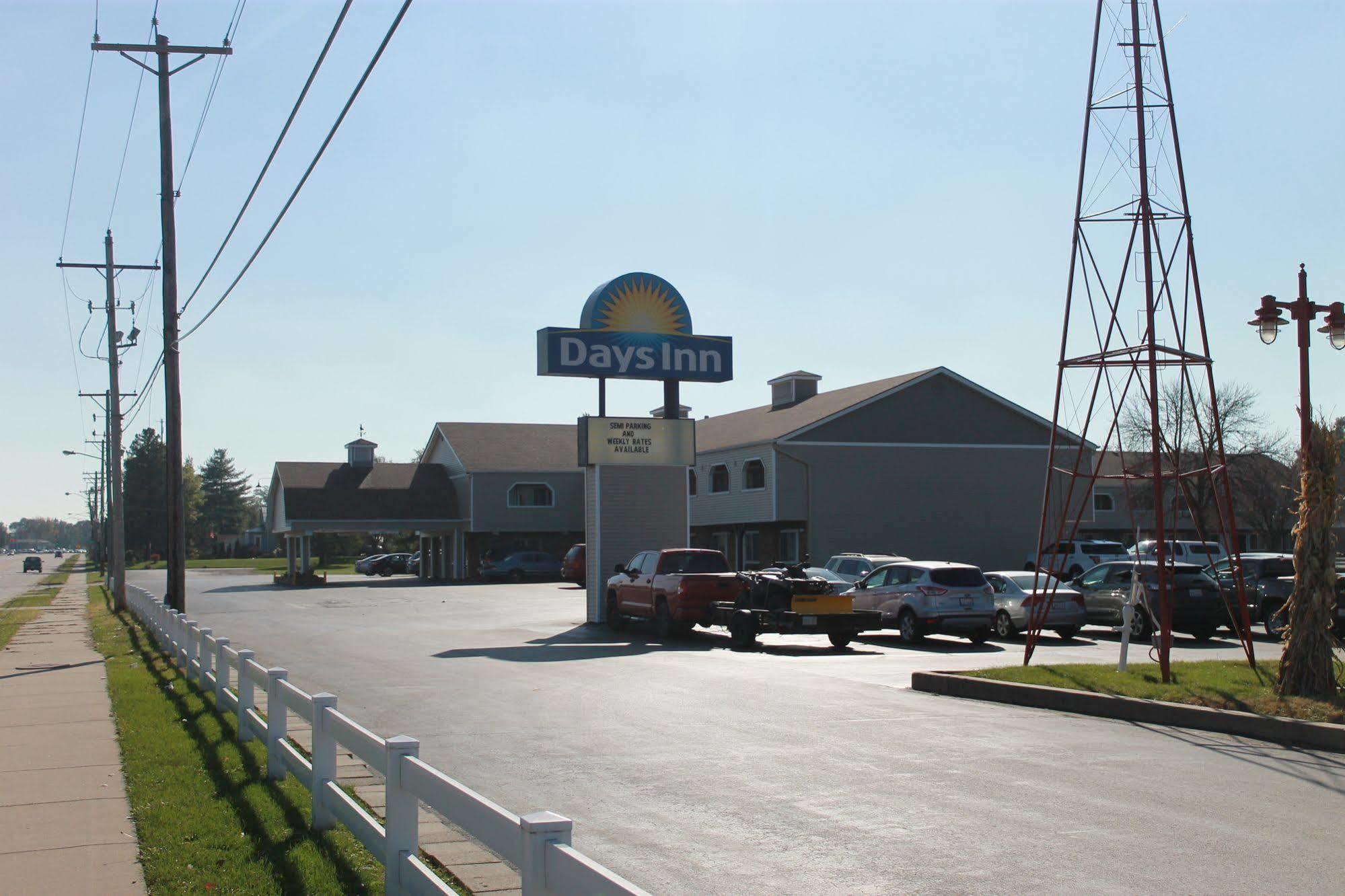 Days Inn By Wyndham Davenport Ia Екстер'єр фото