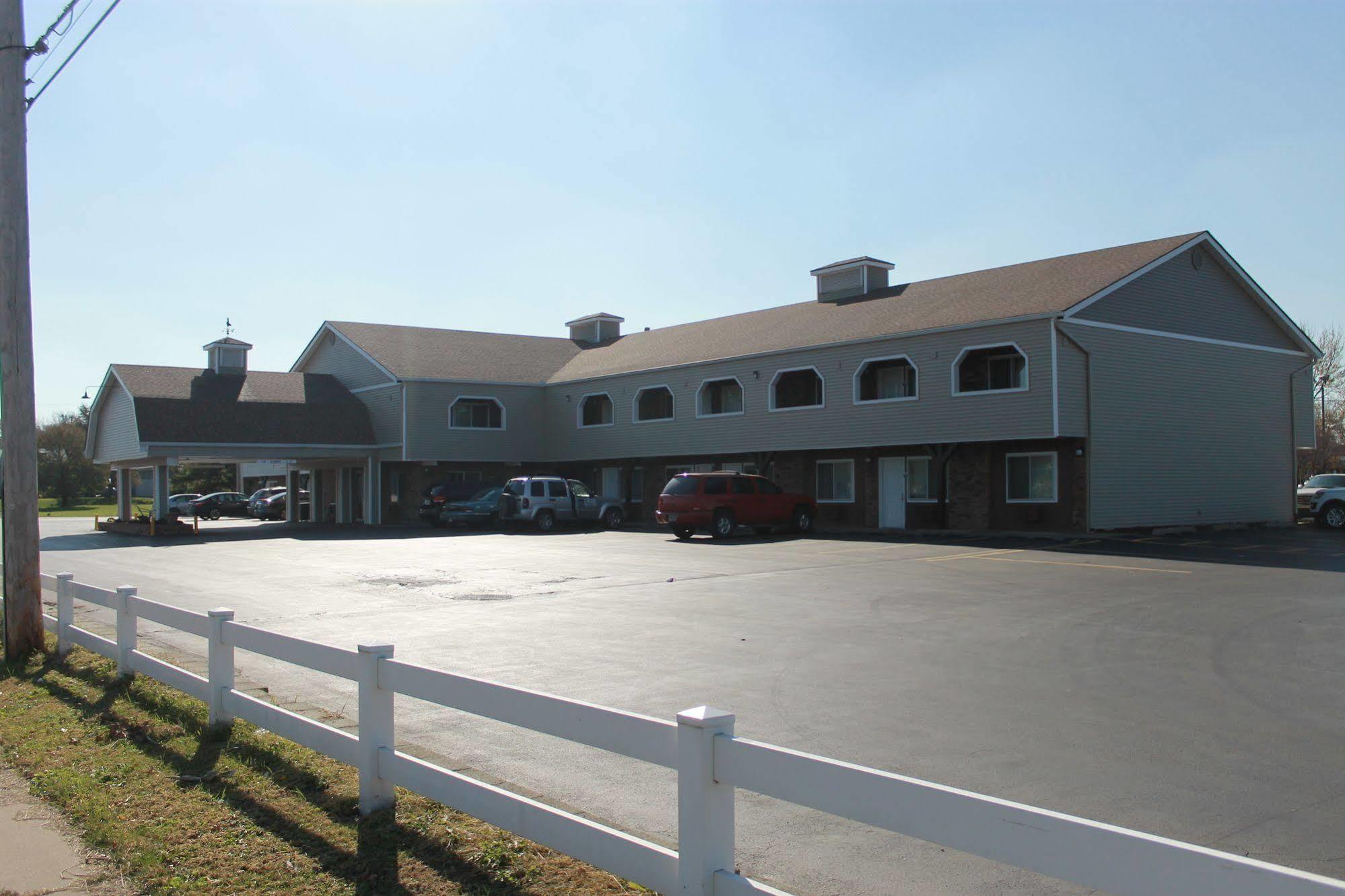 Days Inn By Wyndham Davenport Ia Екстер'єр фото