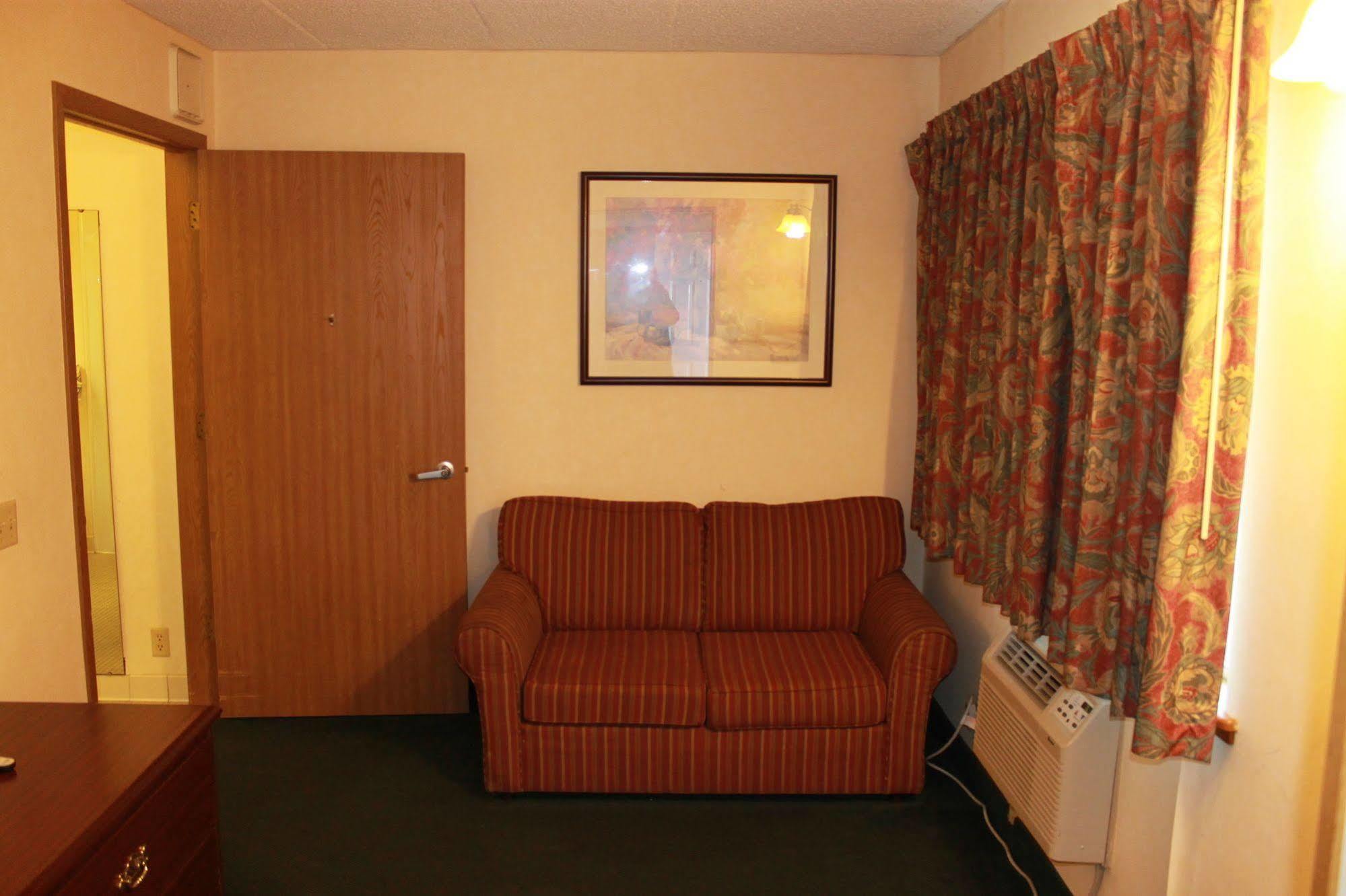 Days Inn By Wyndham Davenport Ia Екстер'єр фото