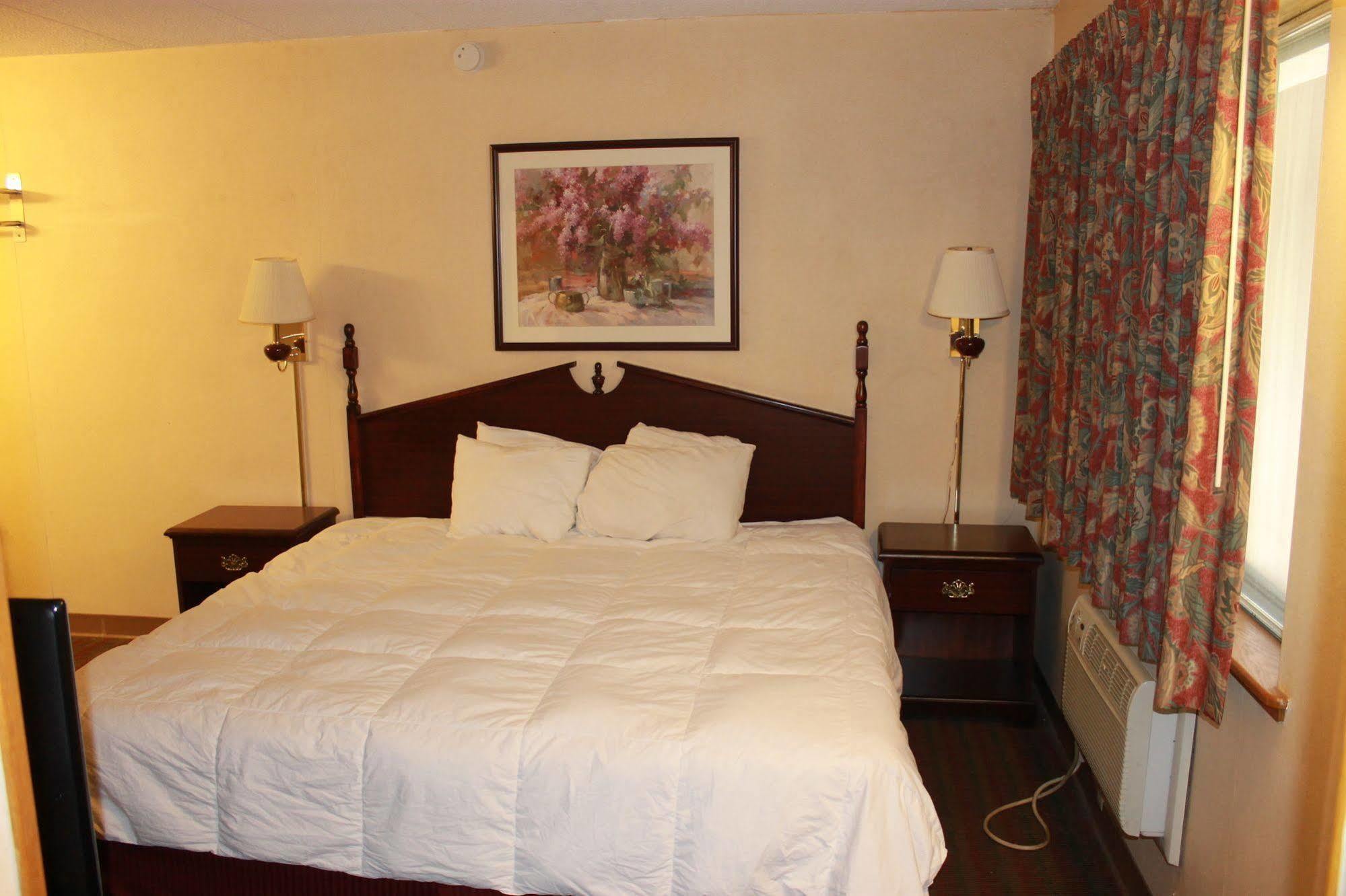 Days Inn By Wyndham Davenport Ia Екстер'єр фото
