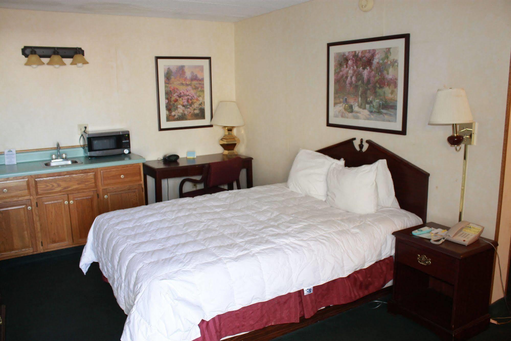 Days Inn By Wyndham Davenport Ia Екстер'єр фото