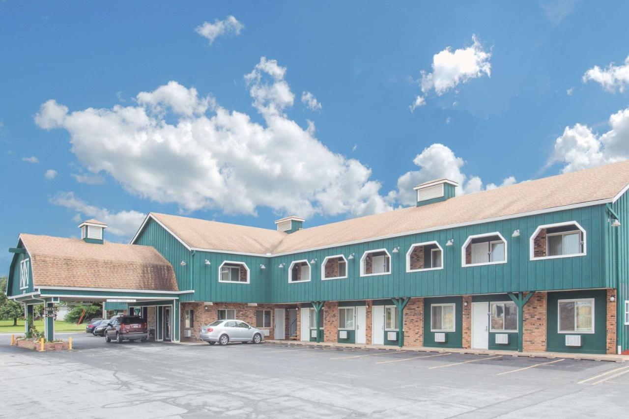Days Inn By Wyndham Davenport Ia Екстер'єр фото