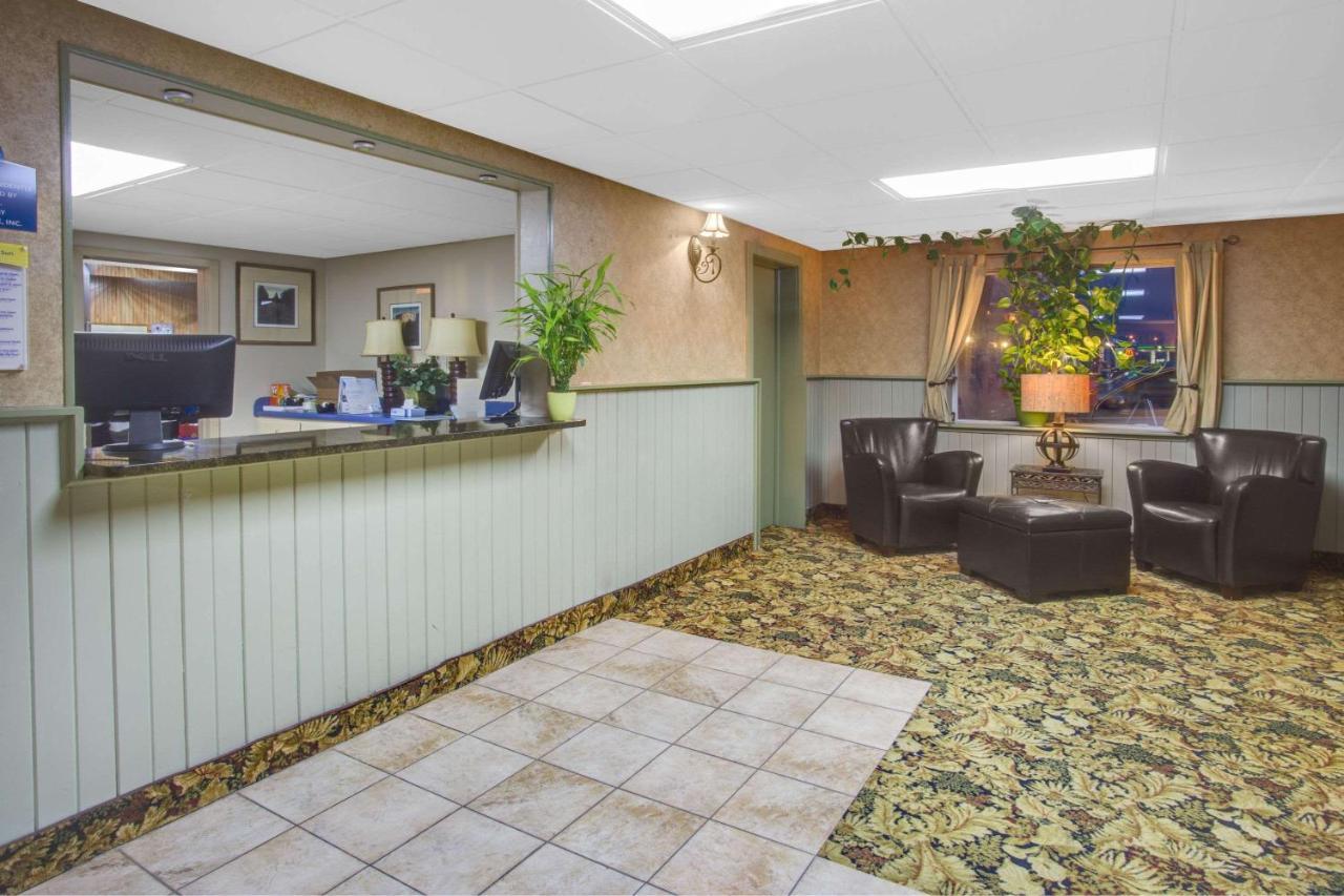 Days Inn By Wyndham Davenport Ia Екстер'єр фото
